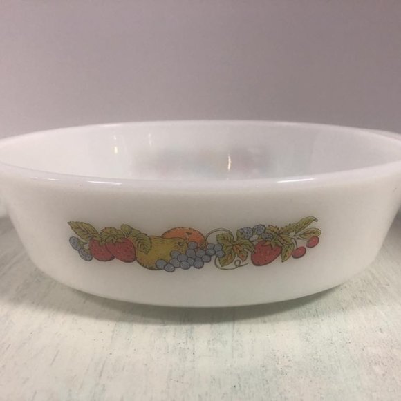 Anchor Hocking Fire King Fruit Harvest 1.5 QT dish - Picture 1 of 4